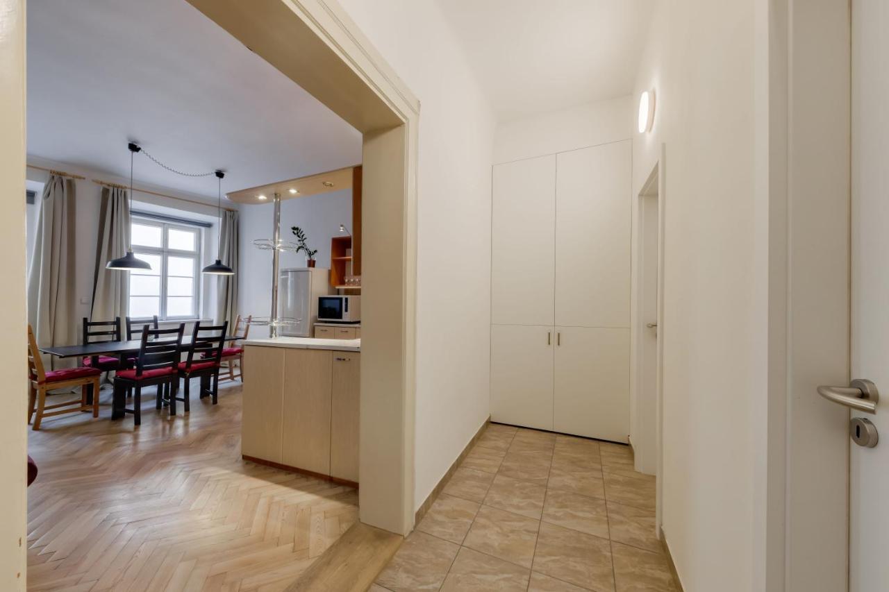 Curiosity Apartments Прага Экстерьер фото