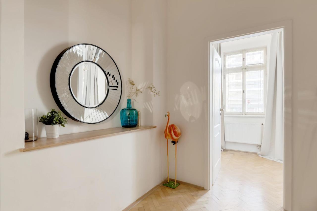 Curiosity Apartments Прага Экстерьер фото